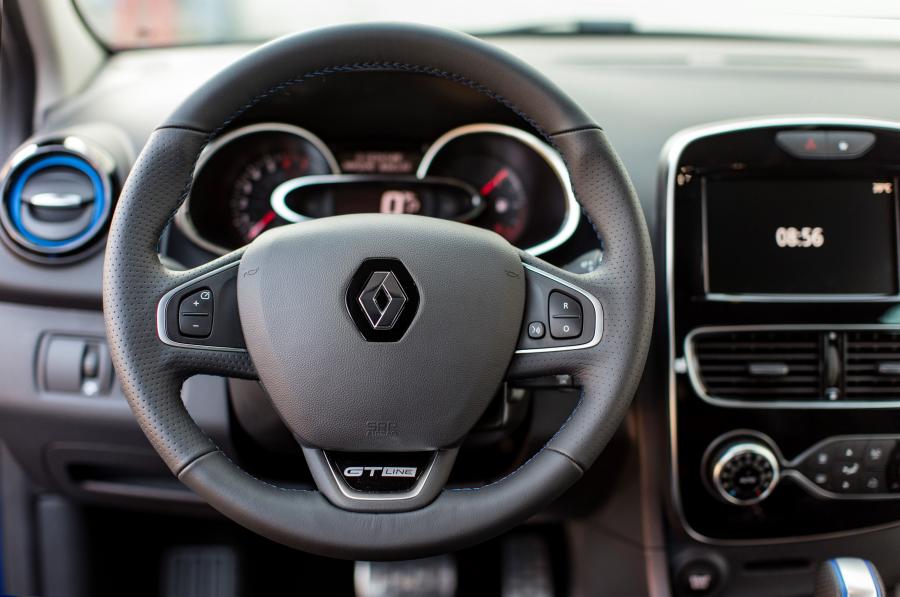 Панель приборов Renault Clio GT Line 2016 года  (фото 6 из 38)